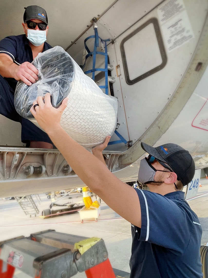 airplane-maintenance-crew airplane-maintenance-crew