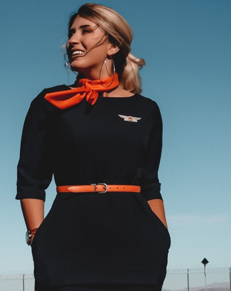 flight-attendant-outside flight-attendant-outside