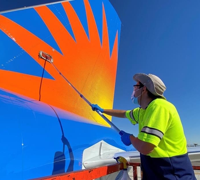ground-operation-cleaning-plane-exterior